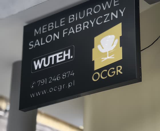 Szyld salonu OCGR & WUTEH — meble biurowe, Bydgoszcz